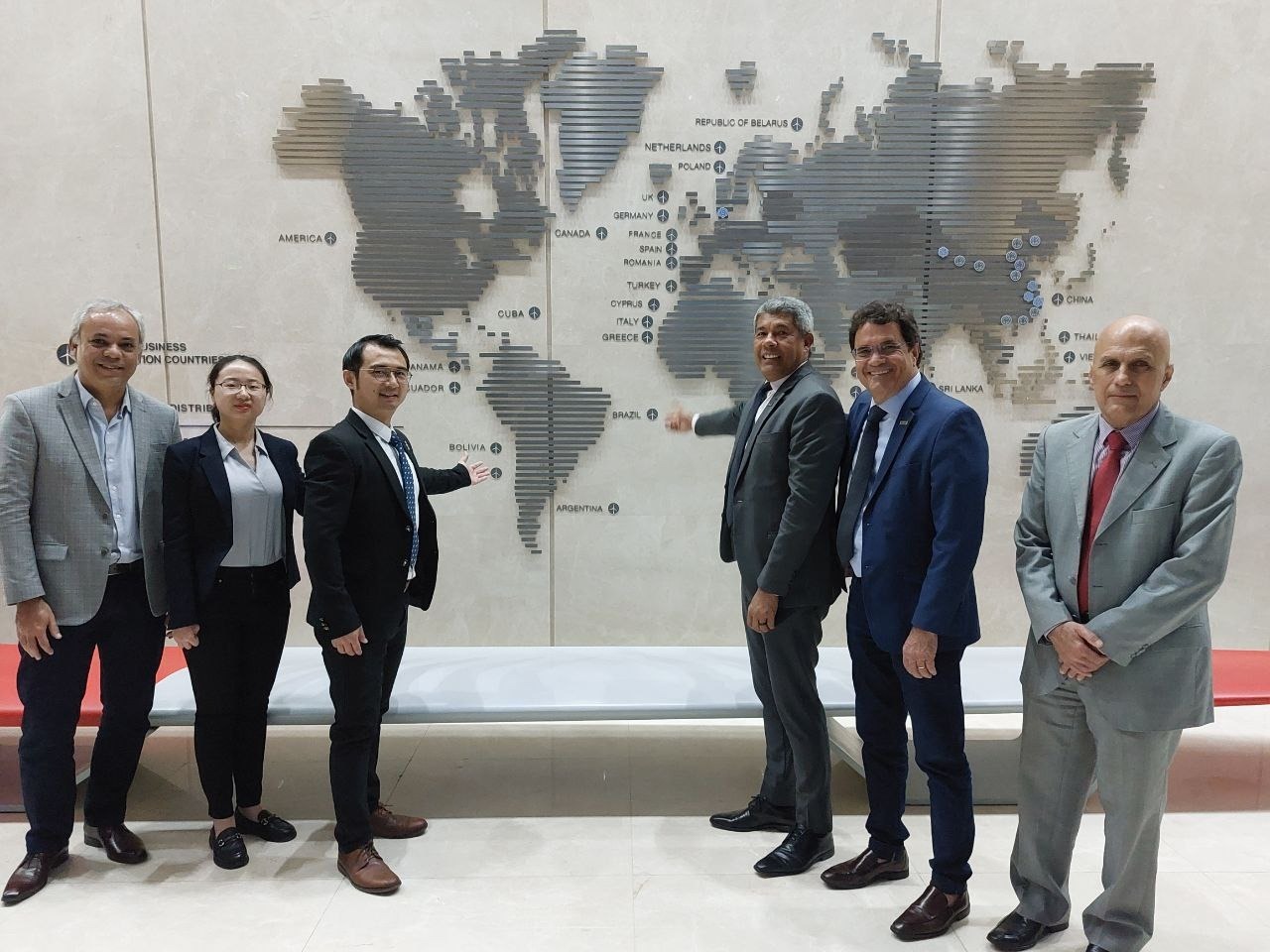 Em missão internacional, governador Jerônimo Rodrigues oferece condições para instalação de fábricas chinesas na Bahia