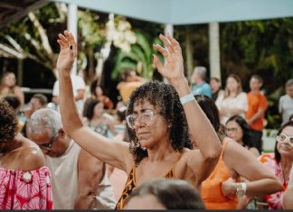 Retiro de Verão da Igreja Teosópolis de Itabuna reúne famílias em lazer, comunhão e adoração em Ilhéus