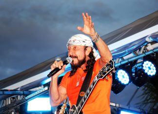 Bell Marques arrasta multidão na abertura da Micareta 2025