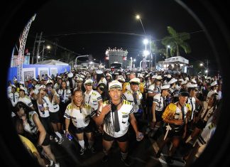 Flavinho comandado pelas foliãs do Bloco Lá Vem Eles