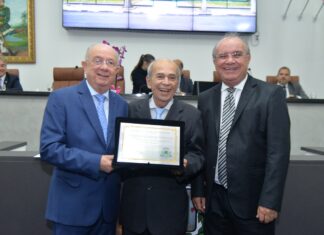 Jornalista Levi Vasconcelos recebe título de Cidadão Feirense e celebra trajetória iniciada em Feira