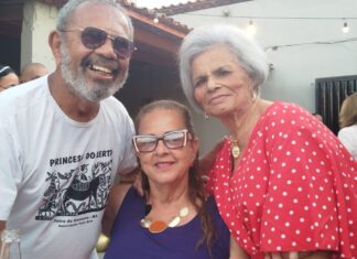 Aniversário de 81 anos de Xandinha Falcão reúne amigos e familiares no Augusto’s Bar em Feira de Santana