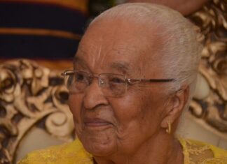 Diva aos 93: Matriarca da Família Silva Santos Celebra Aniversário em Feira de Santana