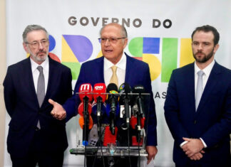 “O caminho vai ser dialogar para que não ocorra”, afirma Alckmin, sobre ameaça de taxação dos EUA a produtos brasileiros